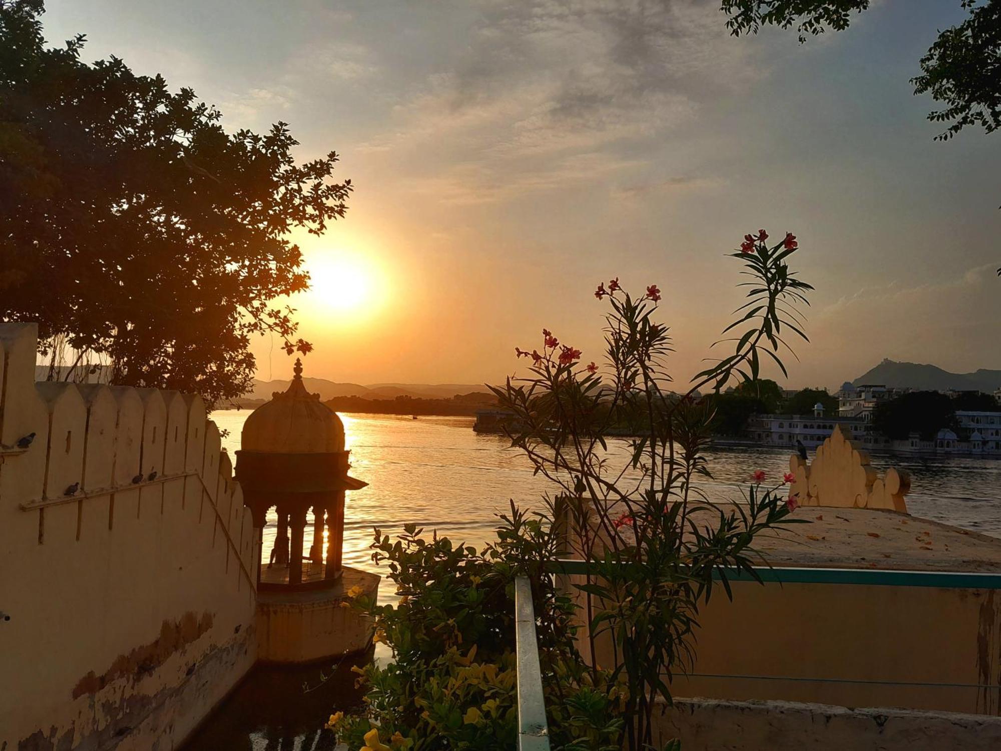 Paddy'S Loft The Lake View Hostel Udaipur Exterior foto